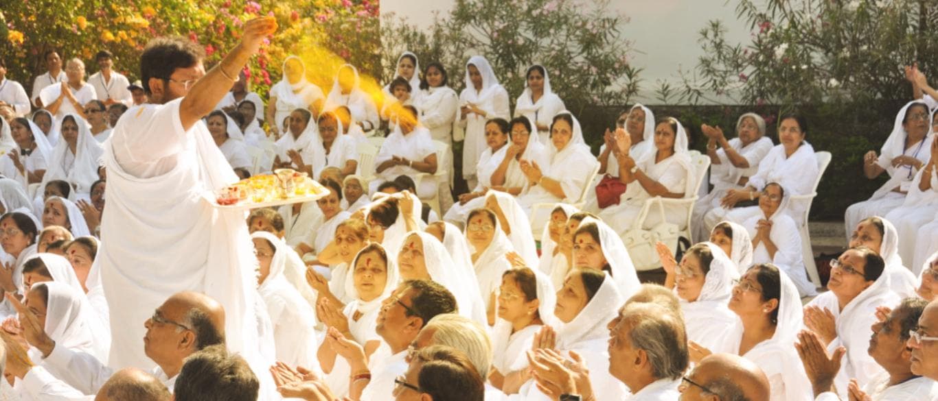 Panchdiksha — Pujya Gurudevshri giving prasad