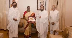 Pujya Gurudevshri meets the Hon. President of India