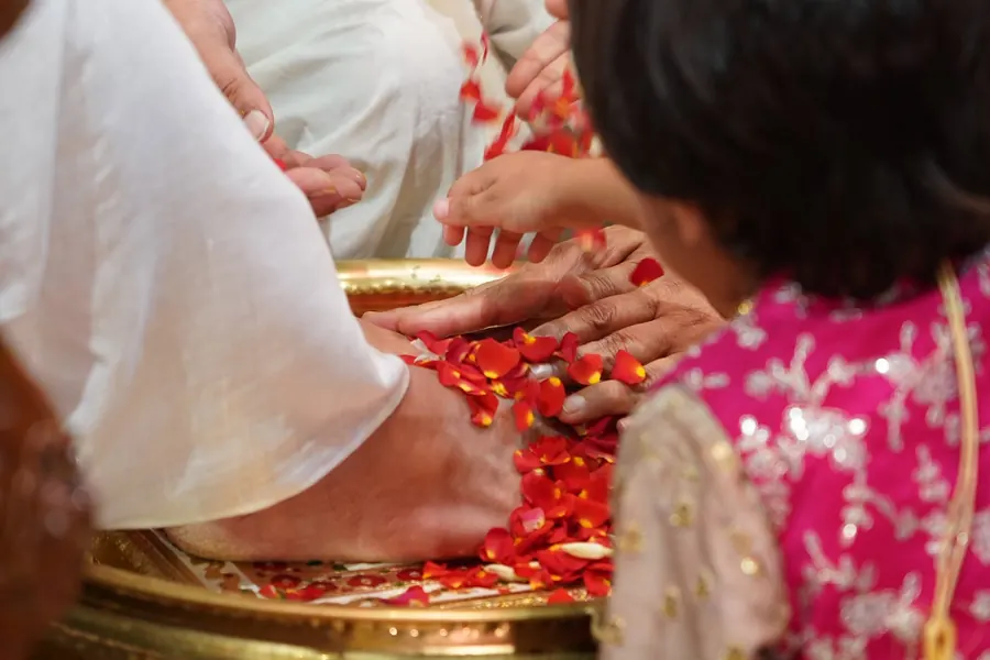 Charansparsh